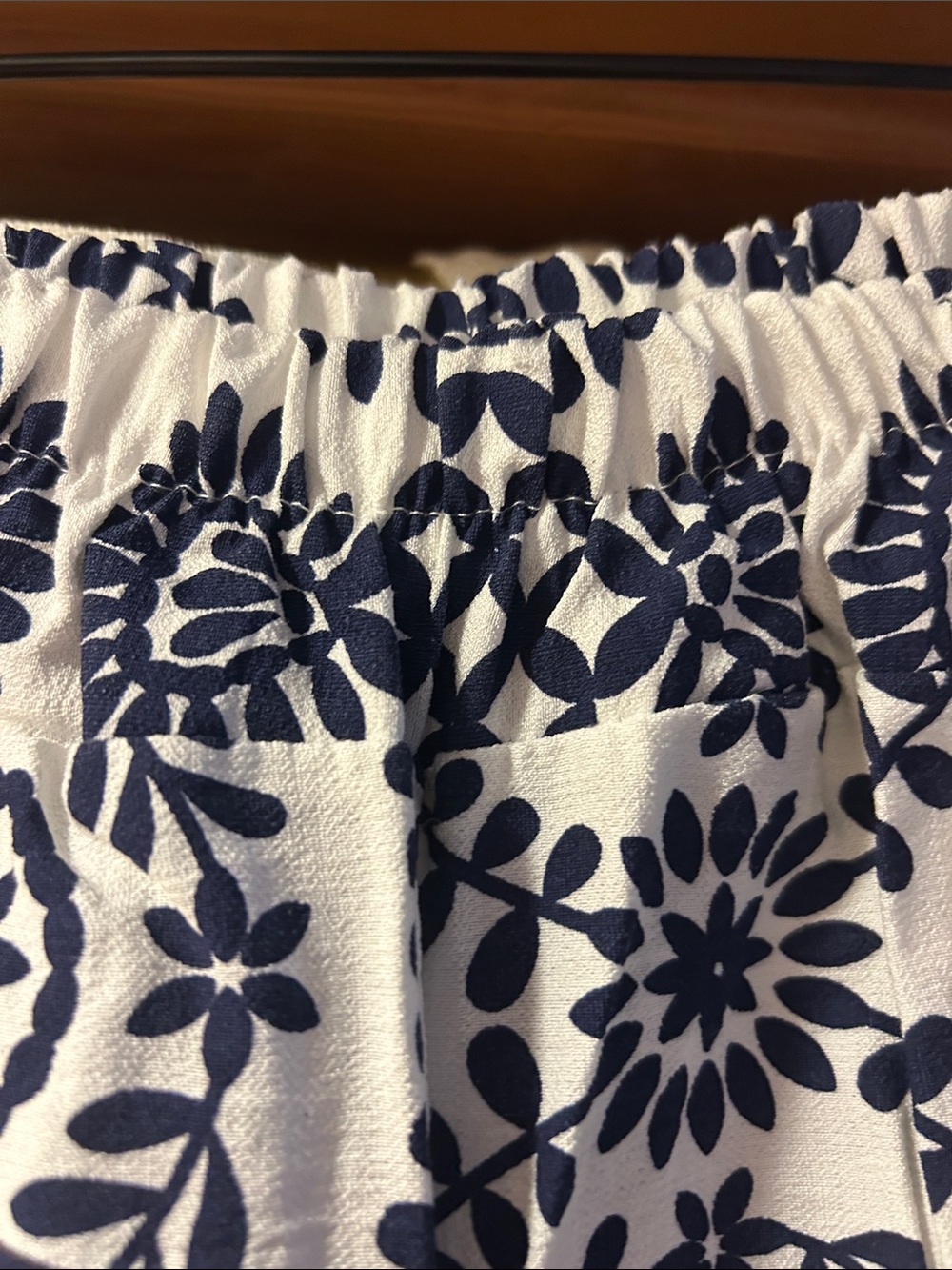 Elastic-Waist Wide Leg Pants in Navy on White - Picture 4 of 4